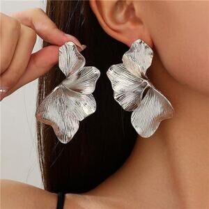 Big Statement Earrings Silvery Chunky Earrings for Women Trendy Large Flower
